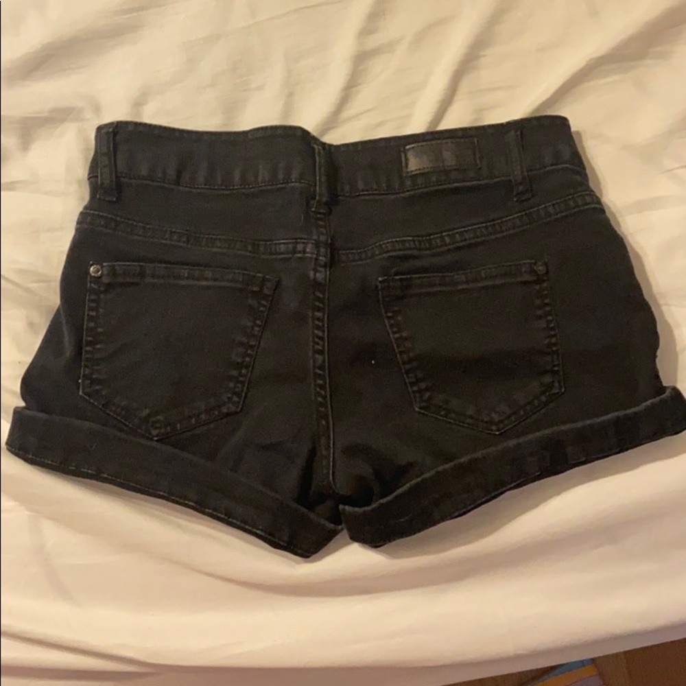 Back shorts - Picture 2 of 3